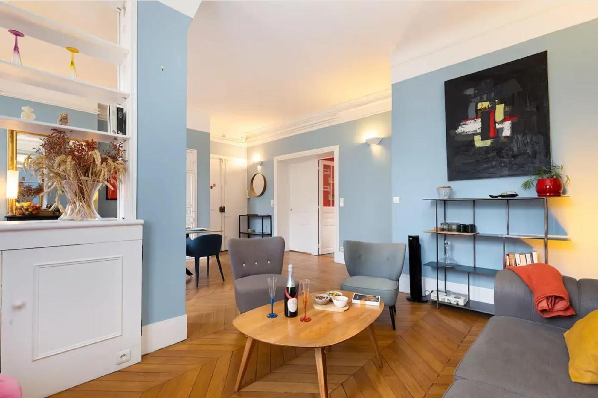 Moderne A Pres Des Champs-elysees * Parigi