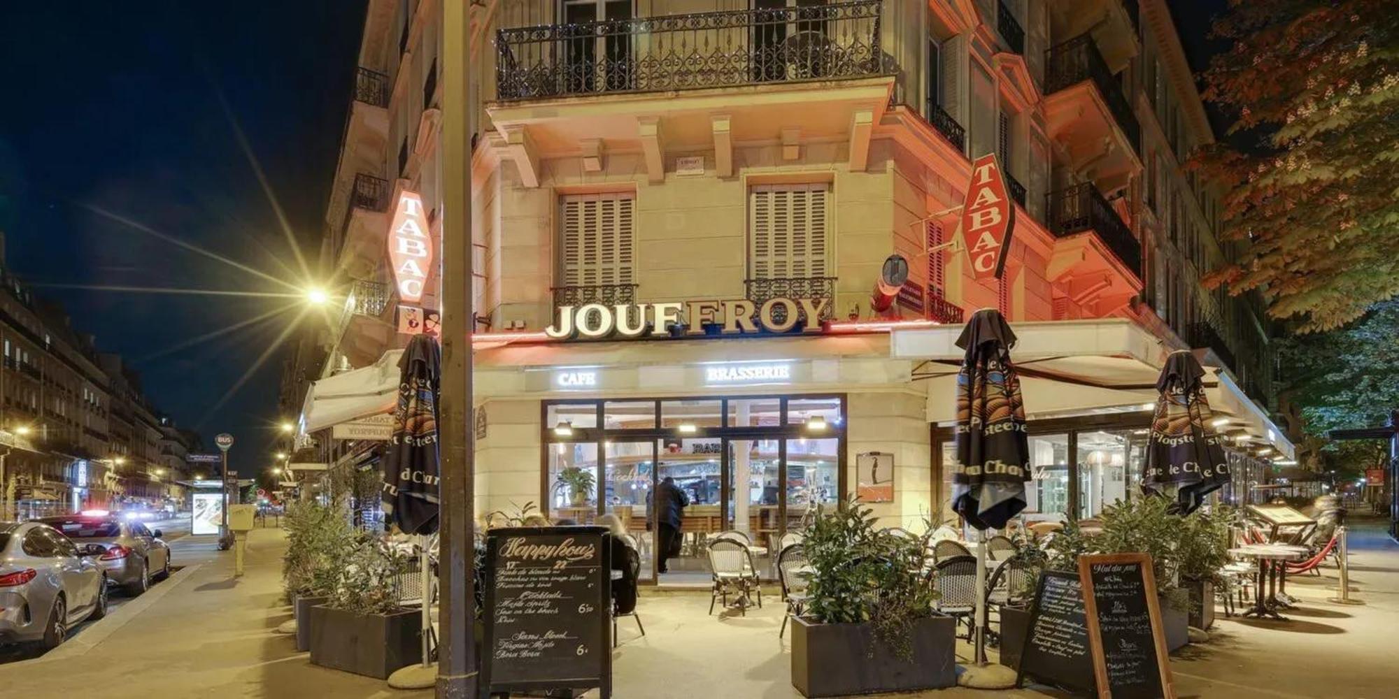 Moderne A Pres Des Champs-elysees Parigi